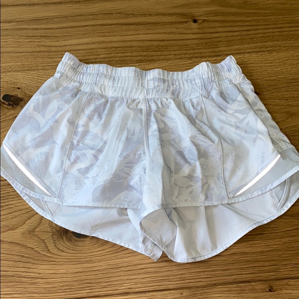 LULULEMON SHORTS SIZE 6